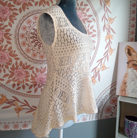 Lovely sheer top - Picture 4 of 10